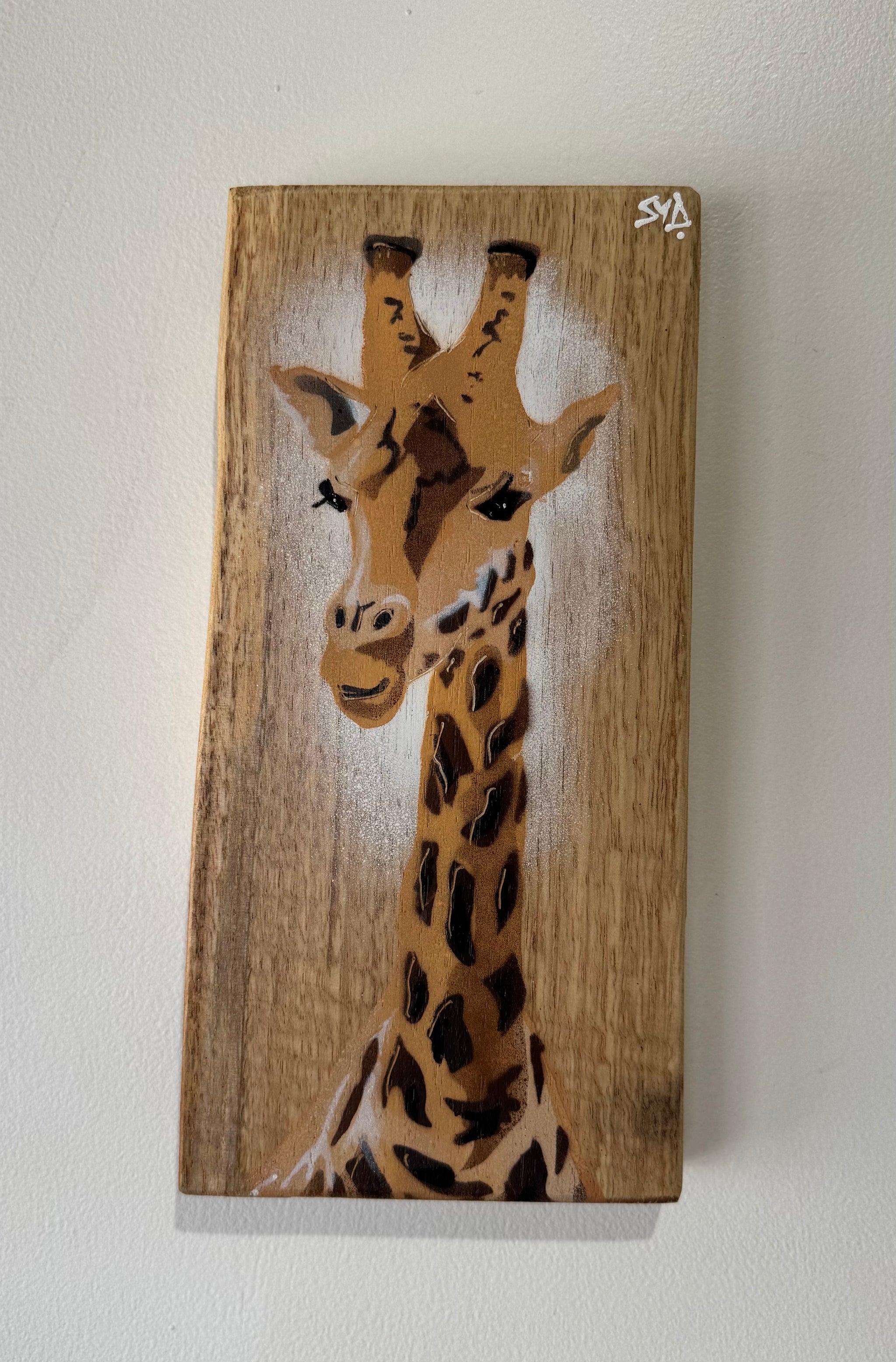 Giraffe ‘High Tower’ on Oak Wood from the UK - size 14 x 27cm