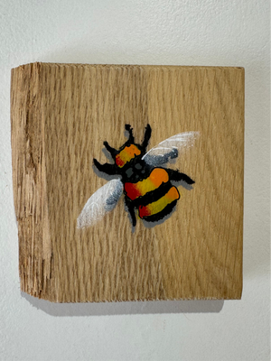Bee - Handmade on sustainably sourced Oak wood from the UK size 12 x 12cm