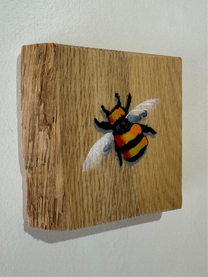 Bee - Handmade on sustainably sourced Oak wood from the UK size 12 x 12cm