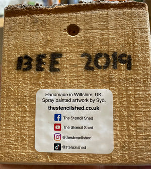 Bee - Handmade on sustainably sourced Oak wood from the UK size 12 x 12cm