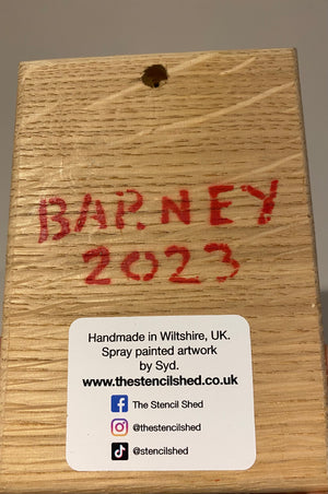 Barney Robin 2023 on English Oak - 9 x 13cm - Bestseller from 2023 Christmas Markets