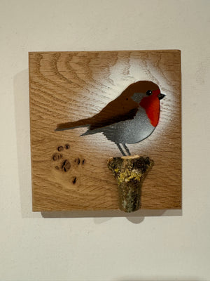 Robin 2024 on English Oak beautiful stump and grain - 13 x 14cm in size - Handmade Christmas gift