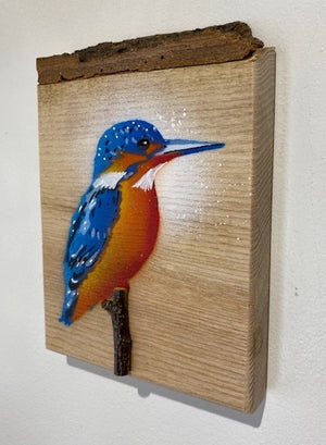 Kingfisher 2022 on barky ash wood - size 12 x 17cm